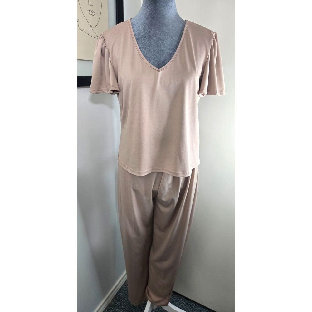 Beige 2‑Piece Lounge Set – V‑Neck Top & Elastic Waist Pants – Women’s M/L